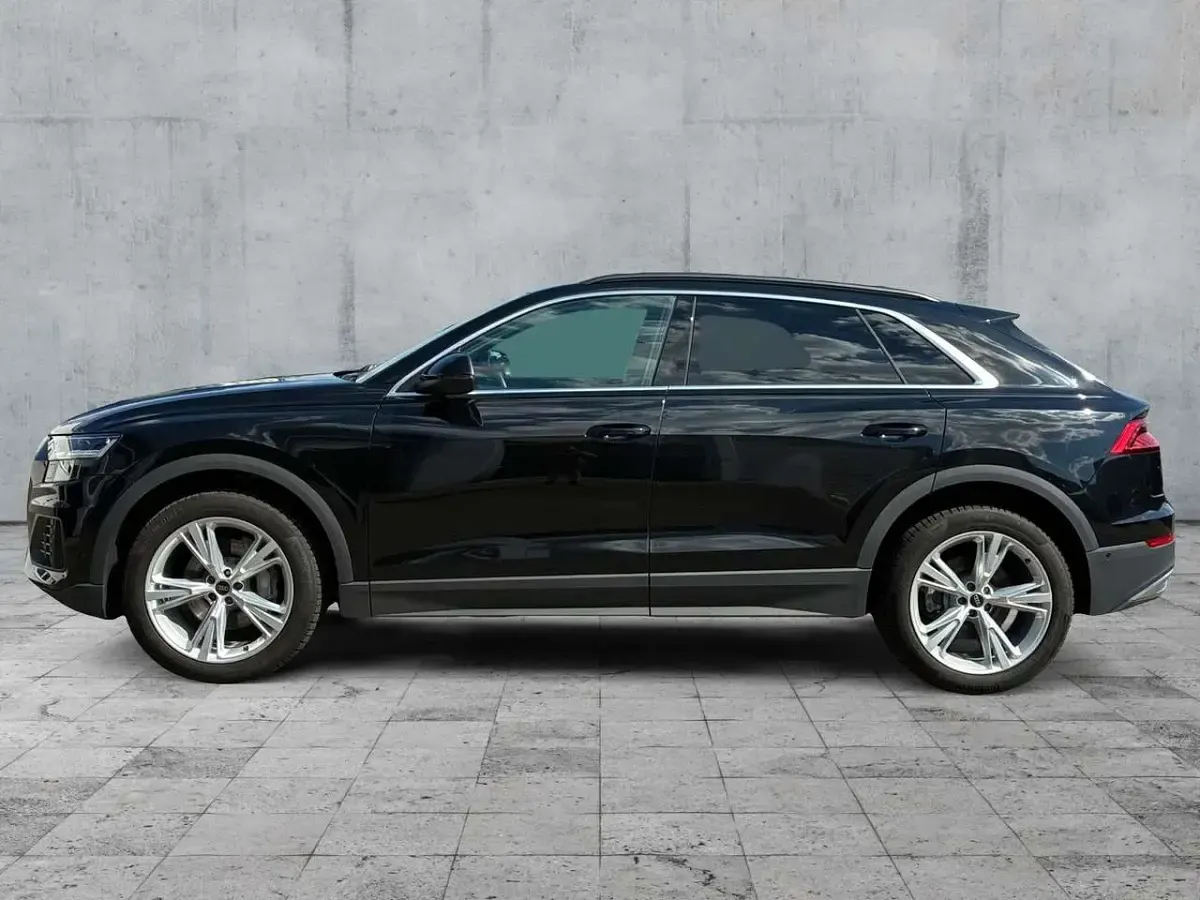 Gebraucht Audi Q8 Ambiente 286 PS (210 kW) 2023 Mythosschwarz metallic SUV