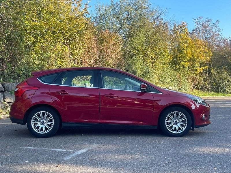 Gebraucht Ford Focus Titanium 150 PS (110 kW) 2011 Rot Limousine