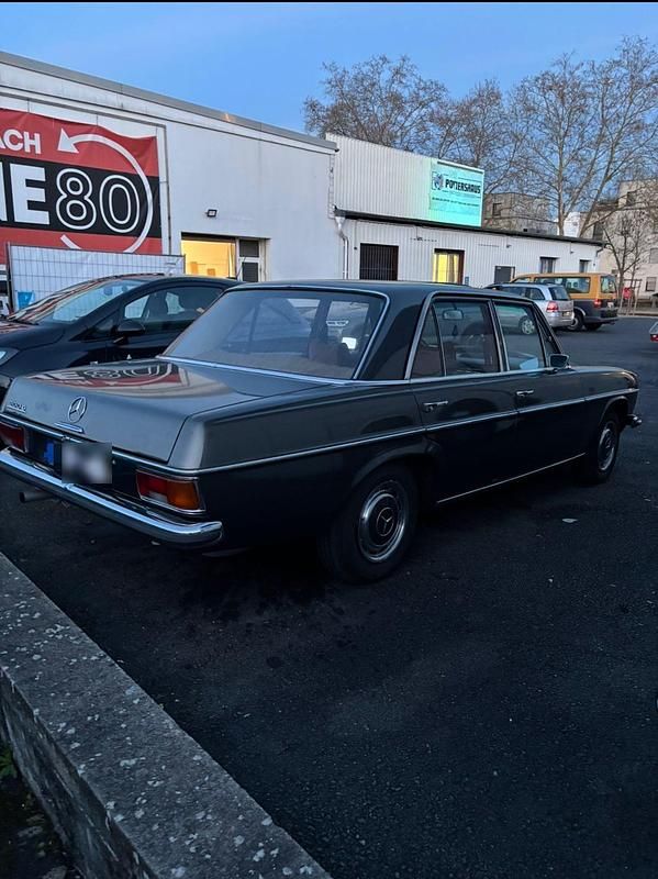 Gebraucht Mercedes 200 54 PS (39 kW) 1973 Grau Limousine
