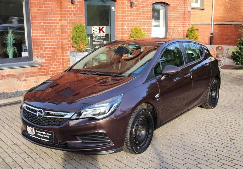 Gebraucht Opel Astra Edition 105 PS (77 kW) 2016 Braun Limousine