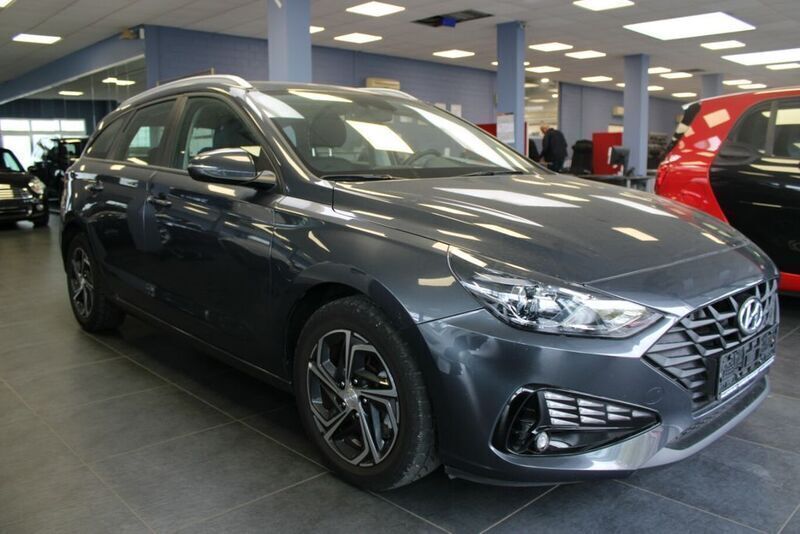 Grau Gebraucht 2022 Hyundai i30 Select Kombi | 17.980 € (Fairer Preis) - Bild 1/4