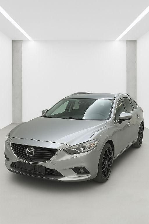 Silber Gebraucht 2015 Mazda 6 Center-Line Kombi | 6.800 € (Superpreis) - Bild 1/4