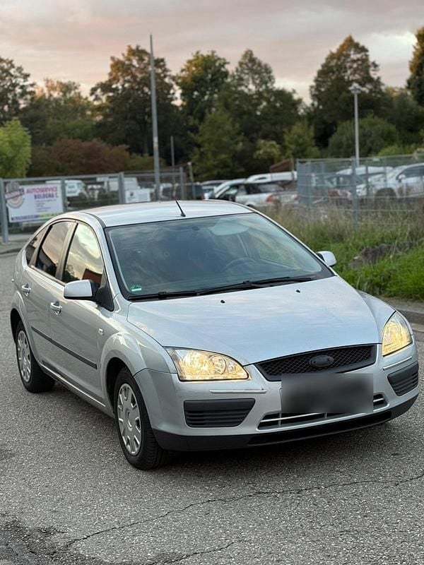Silber Gebraucht 2006 Ford Focus Limousine | 1.799 € - Bild 1/4