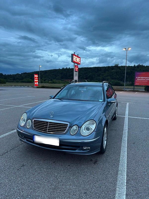 Silber Gebraucht 2005 Mercedes E350 Avantgarde Kombi | 3.450 € (Superpreis) - Bild 1/4