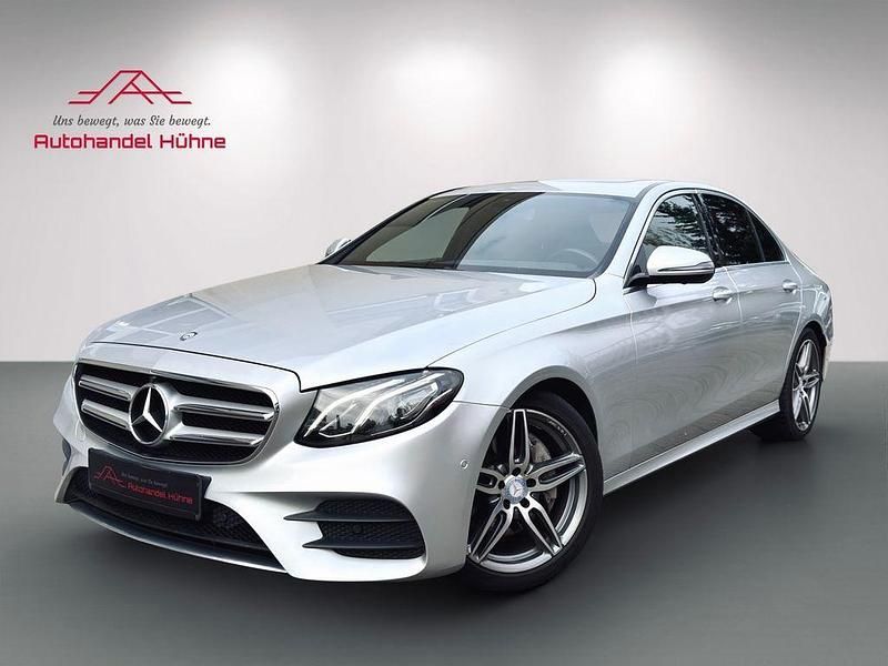 Silber Gebraucht 2018 Mercedes E220 AMG line Limousine | 24.924 € (Guter Preis) - Bild 1/4
