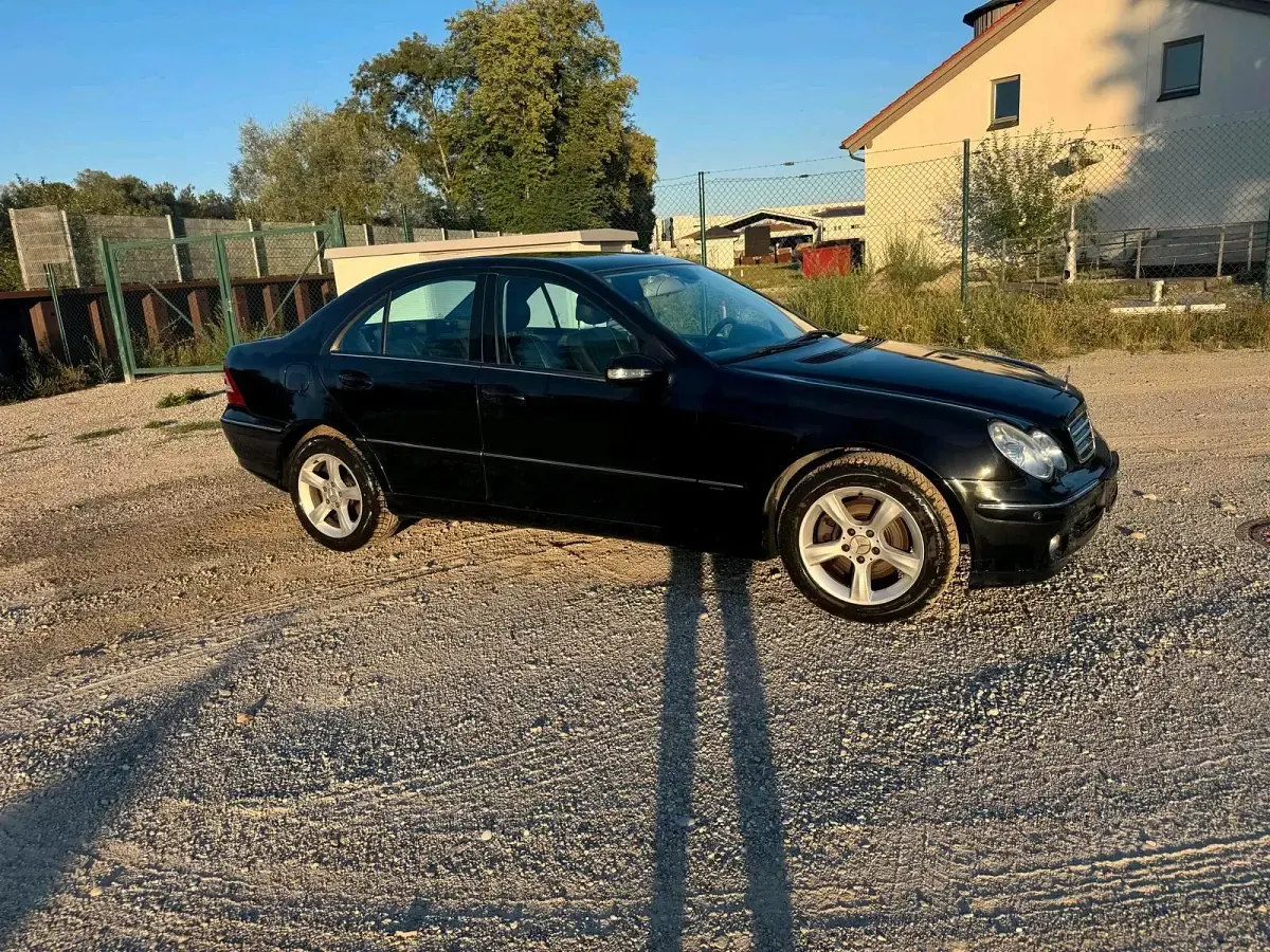 Gebraucht Mercedes C240 170 PS (125 kW) 2005 Schwarz Limousine