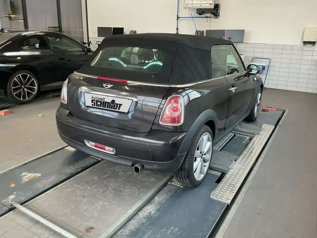 Gebraucht Mini Cooper Cabriolet 122 PS (89 kW) 2014 Iced chocolate metallic Cabrio