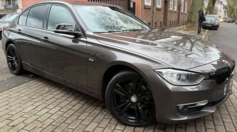 Gebraucht BMW 320 Sport Line 184 PS (135 kW) 2013 Braun Limousine