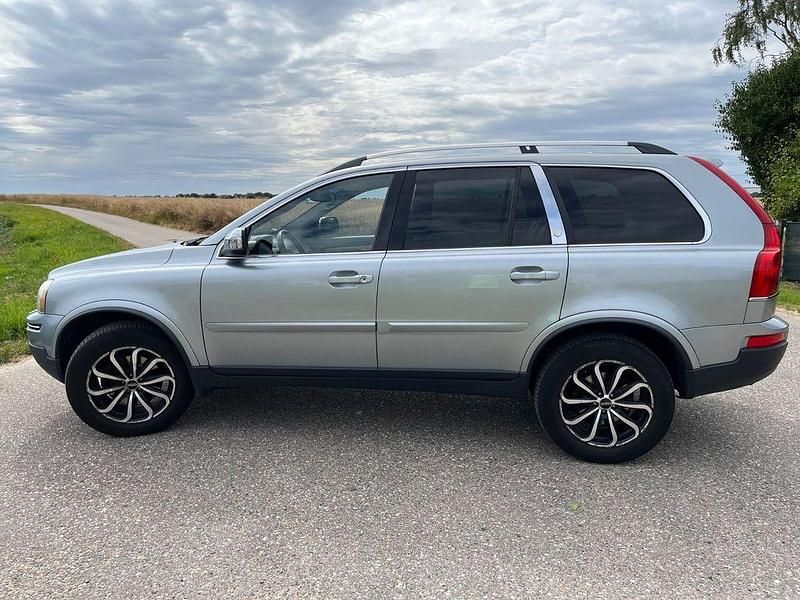 Silber Gebraucht 2007 Volvo XC90 Inscription SUV | 7.890 € (Etwas zu teuer) - Bild 1/4