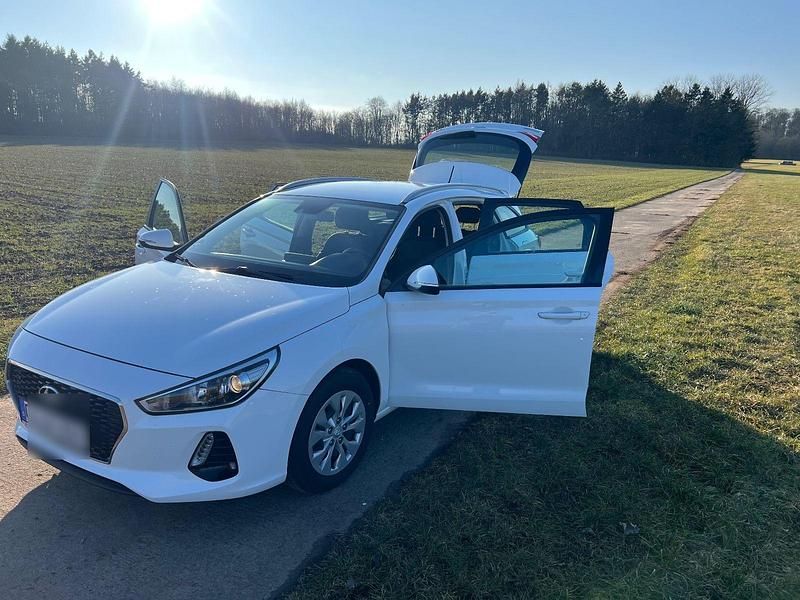 Gebraucht Hyundai i30 120 PS (88 kW) 2017 Weiß Kombi