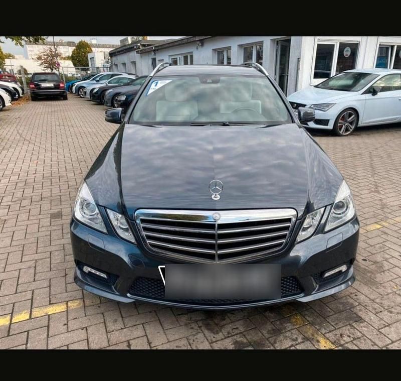 Grau Gebraucht 2010 Mercedes 250 Kombi | 11.000 € (Fairer Preis) - Bild 1/4