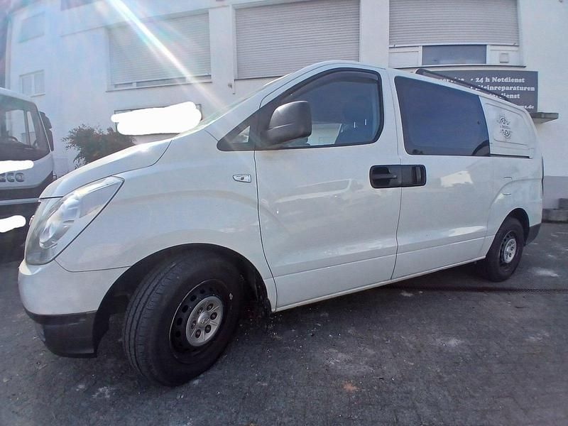 Gebraucht Hyundai H-1 110 PS (80 kW) 2011 Weiß Van / Kleinbus