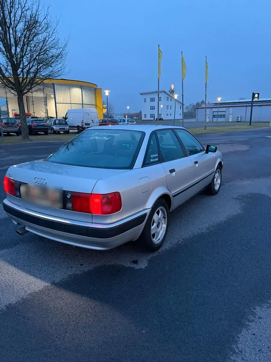Gebraucht Audi 80 90 PS (66 kW) 1994 Silber Limousine