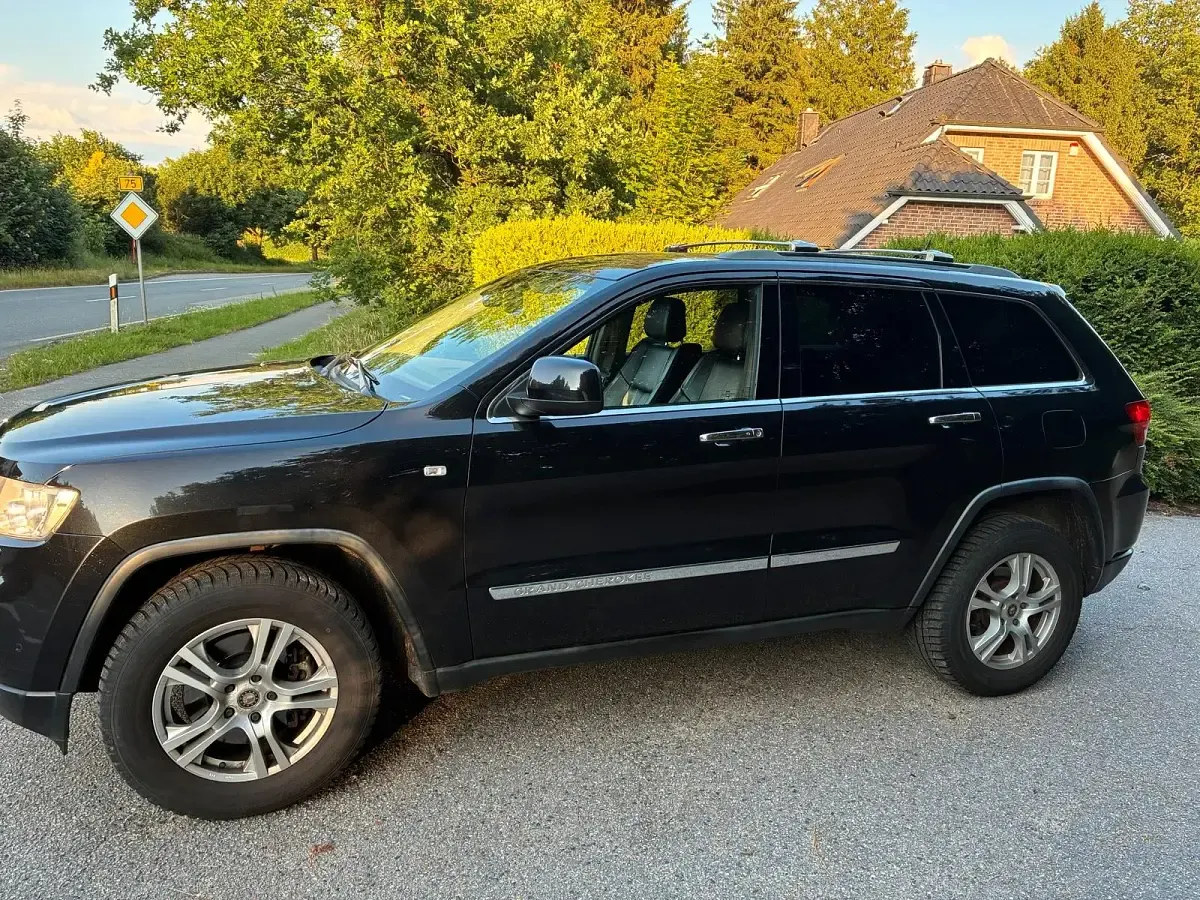 Gebraucht Jeep Grand Cherokee 190 PS (139 kW) 2011 Schwarz SUV