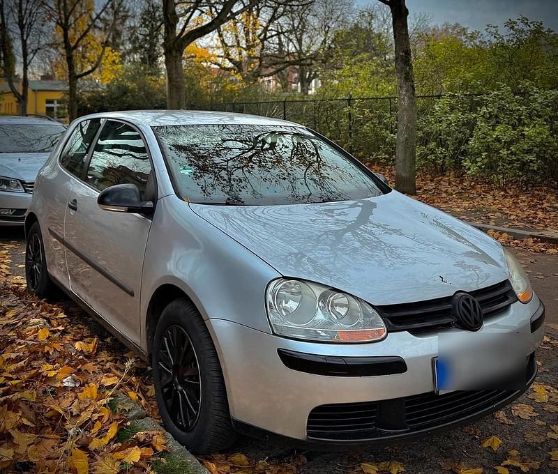 Silber Gebraucht 2004 VW Golf V Kleinwagen | 1.500 € (Etwas zu teuer) - Bild 1/4