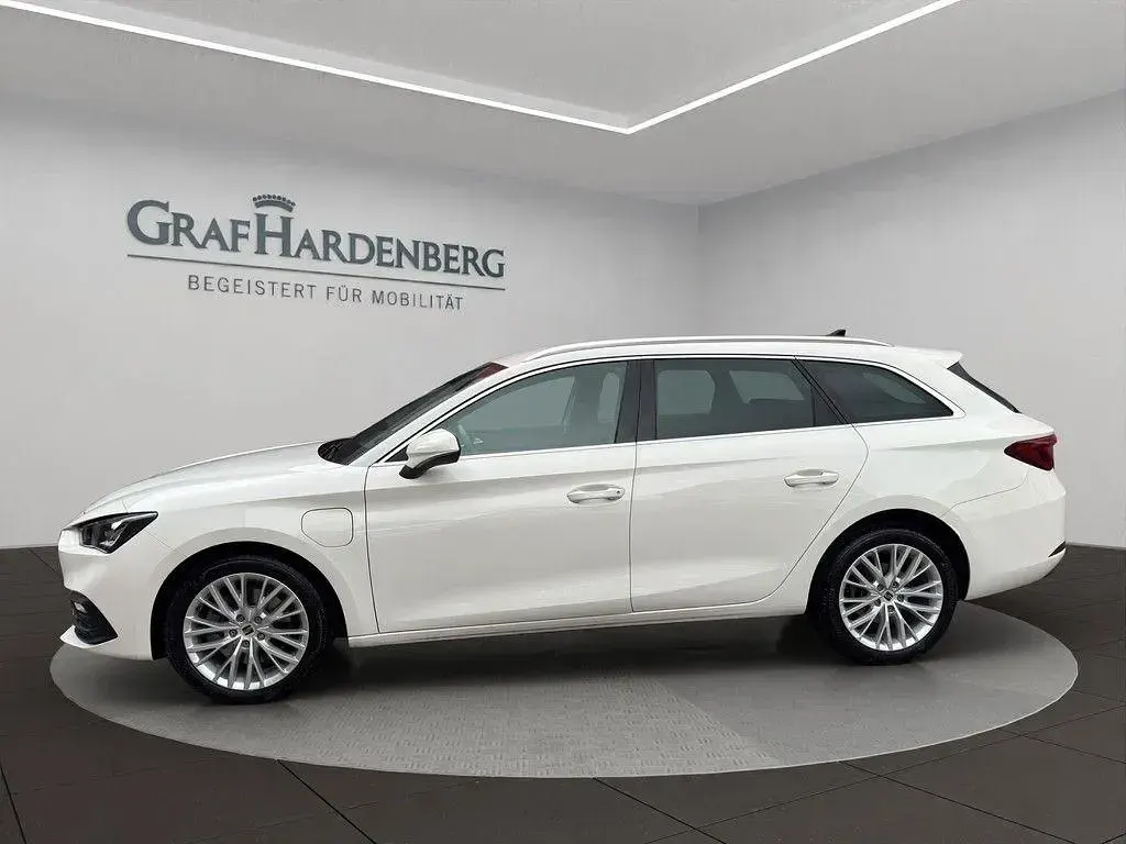Gebraucht Seat Leon XCELLENCE 150 PS (110 kW) 2021 Weiß Limousine