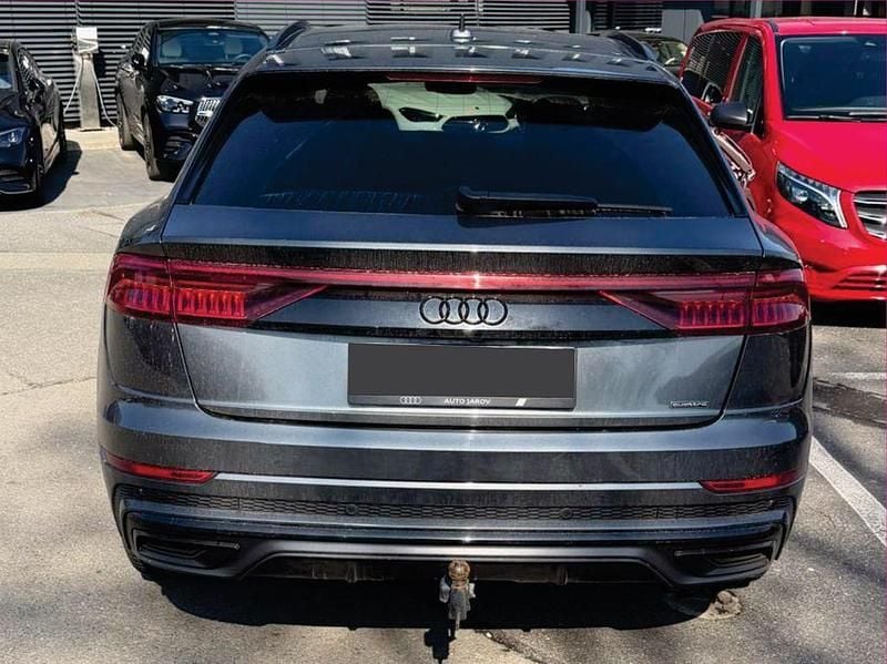 Gebraucht Audi Q8 S-Line 286 PS (210 kW) 2022 Grau SUV