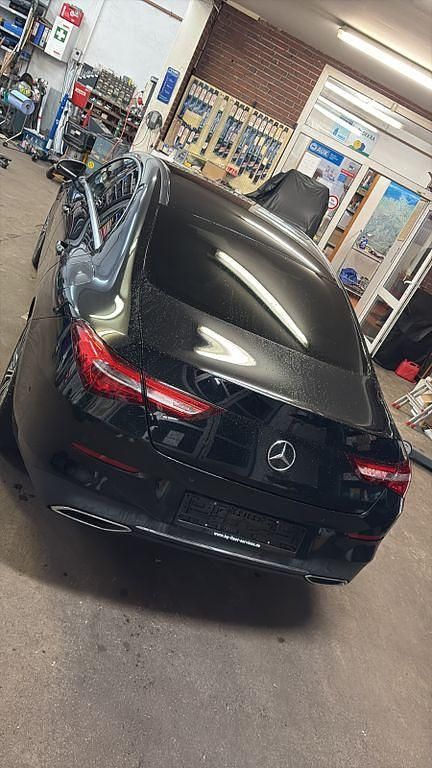 Gebraucht Mercedes CLA180 136 PS (100 kW) 2021 Schwarz Limousine