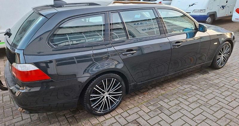 Gebraucht BMW 525 177 PS (130 kW) 2006 Schwarz Kombi