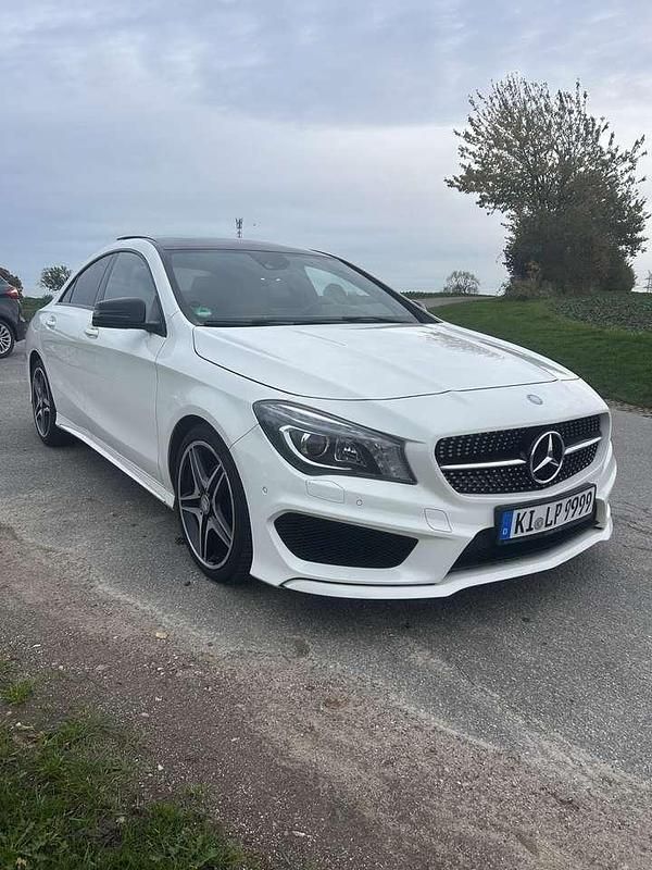 Weiß Gebraucht 2013 Mercedes CLA200 AMG line Coupé | 17.000 € (Etwas zu teuer) - Bild 1/4