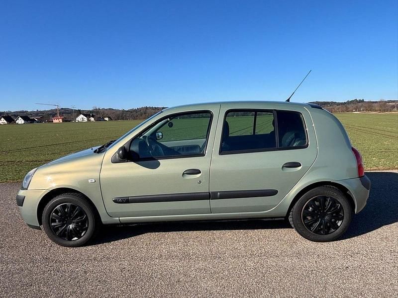 Usata Renault Clio II Expression 75 CV (55 kW) 2003 Verde Berlina
