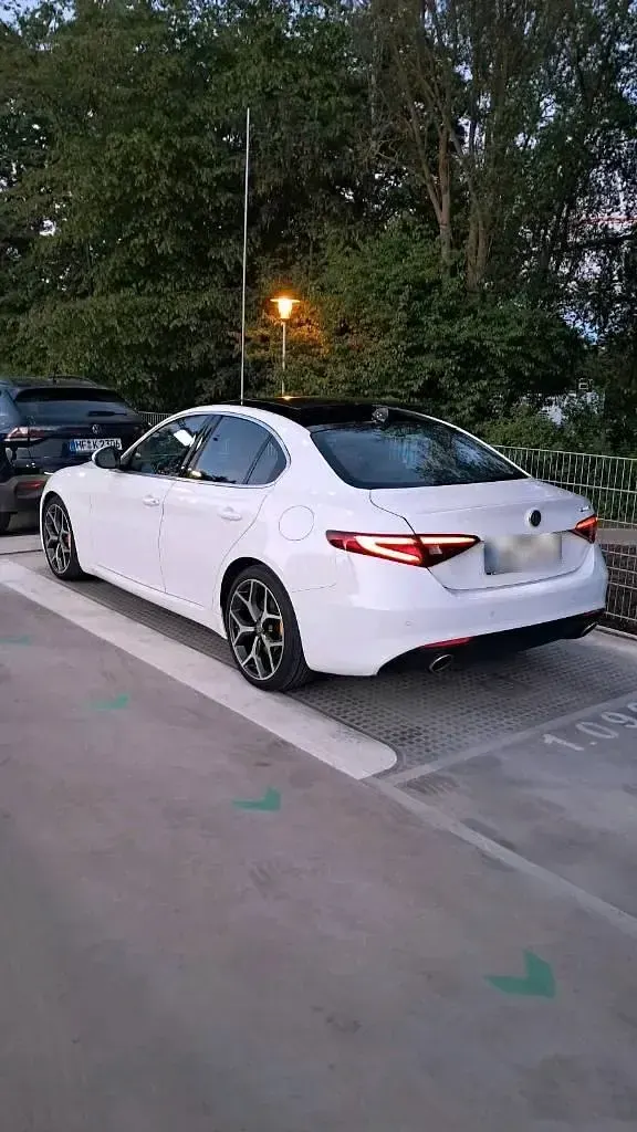 Second-hand Alfa Romeo Giulia 280 CP (205 kW) 2021 Alb Berlinǎ