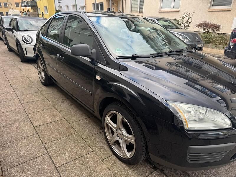 Gebraucht Ford Focus 101 PS (74 kW) 2005 Schwarz Limousine