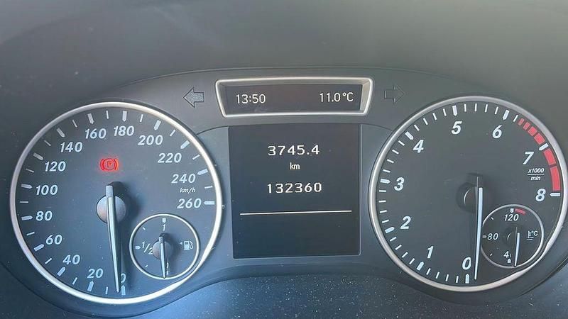 Gebraucht Mercedes B180 122 PS (89 kW) 2012 Schwarz Van / Kleinbus