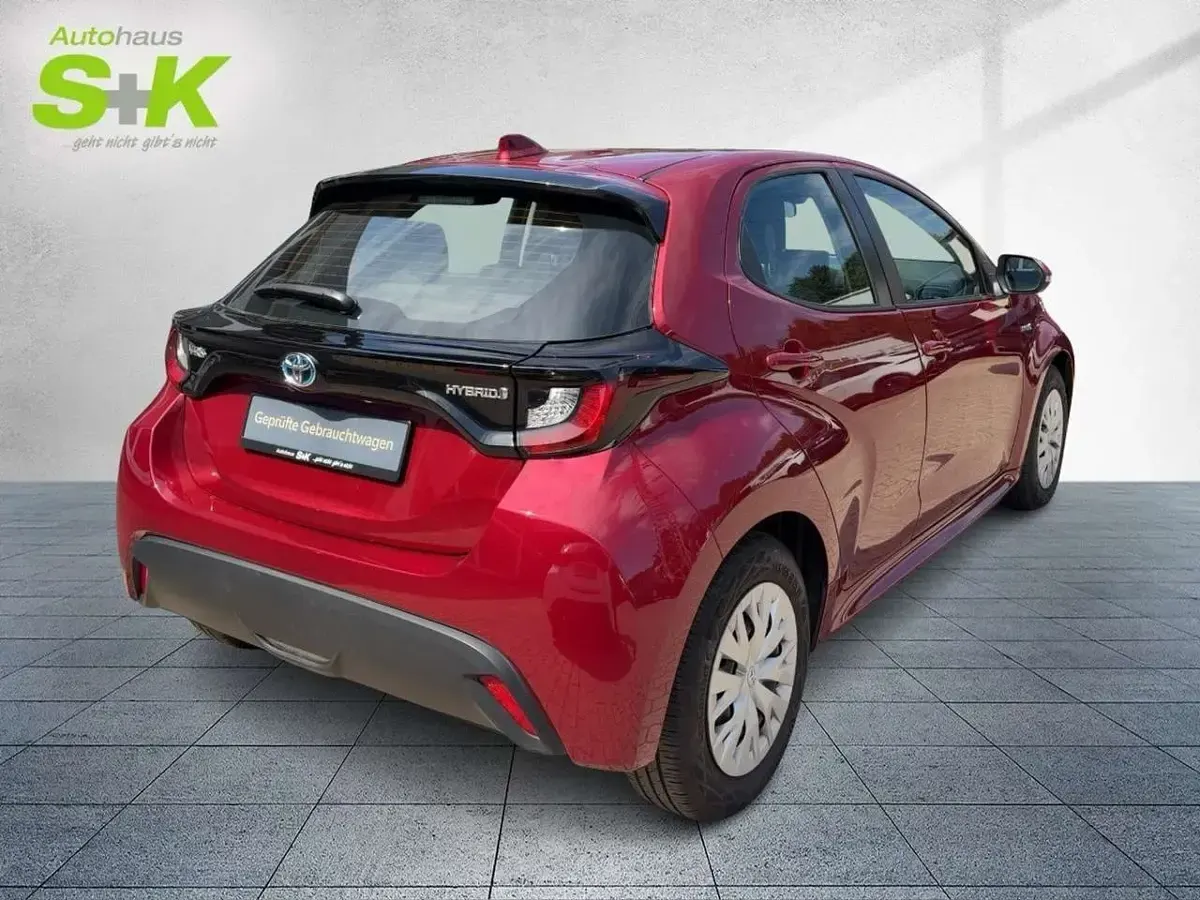 Gebraucht Toyota Yaris Basis 117 PS (86 kW) 2021 Tokiorot perleffekt Kleinwagen