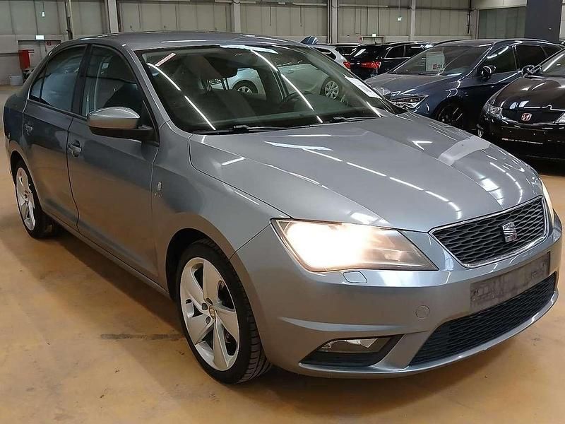 Gebraucht Seat Toledo Style 105 PS (77 kW) 2013 "platin" grau Kleinwagen