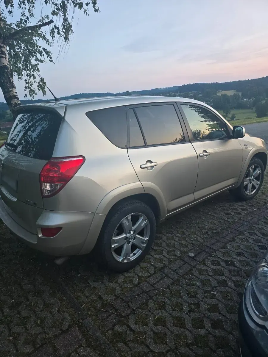 Gebraucht Toyota RAV4 177 PS (130 kW) 2007 Beige SUV