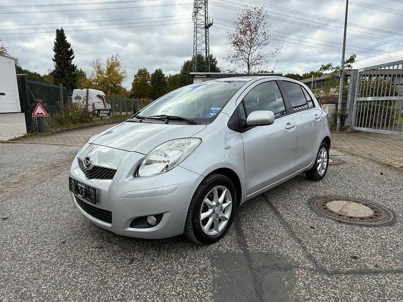 Silber Gebraucht 2012 Daihatsu Charade Kleinwagen | 6.690 € - Bild 1/4