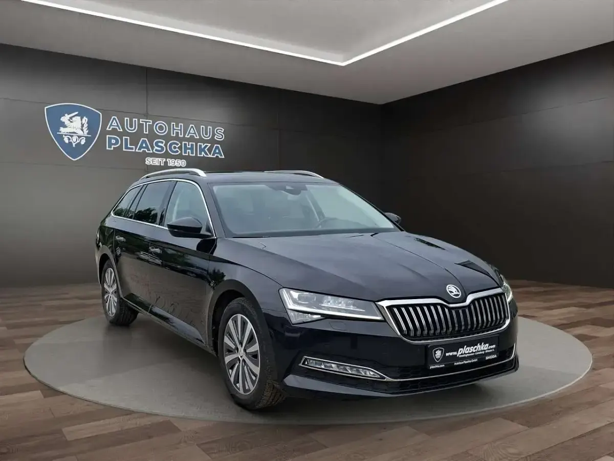 Gebraucht Skoda Superb Style 200 PS (147 kW) 2022 Schwarzmagic perleffekt Kombi