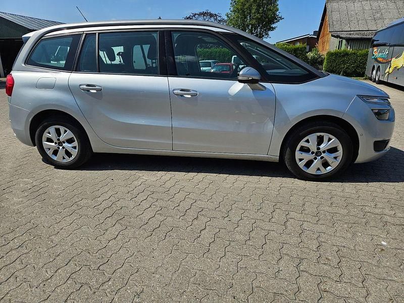 Grau Gebraucht 2016 Citroën Grand C4 Picasso SELECTION Van / Kleinbus | 6.490 € (Fairer Preis) - Bild 1/4