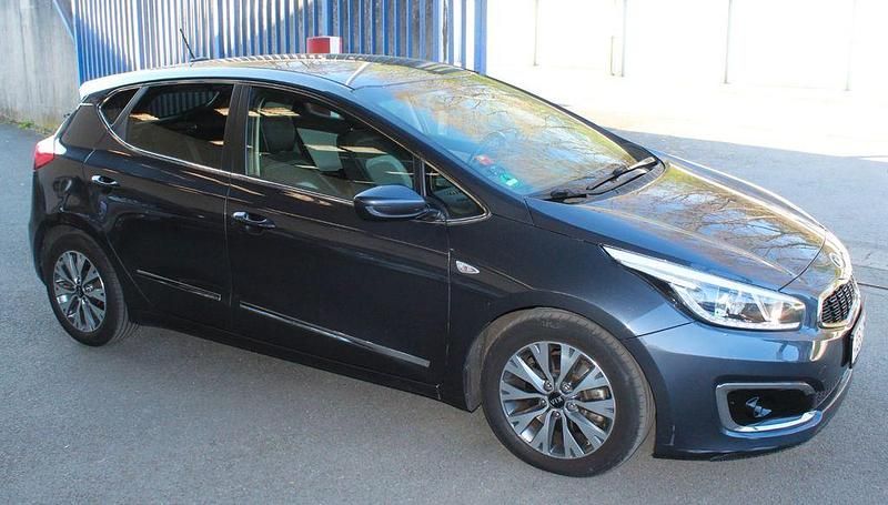 Gebraucht Kia Ceed 135 PS (99 kW) 2017 Grau Kleinwagen