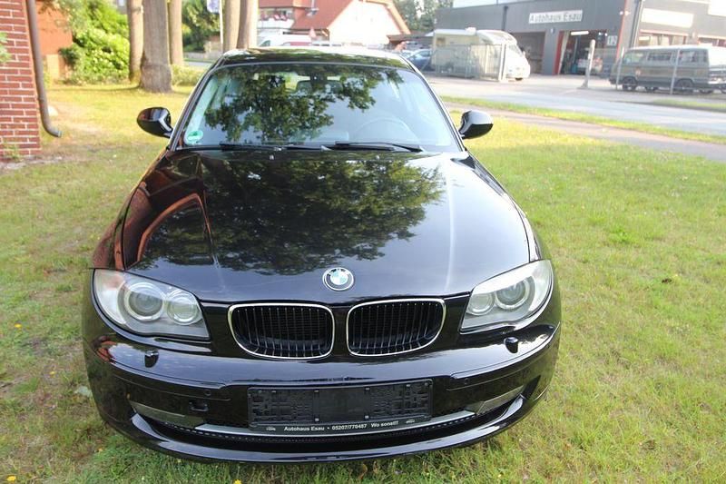 Saphirschwarz (metallic) Gebraucht 2010 BMW 123 Advantage Kleinwagen | 6.950 € (Superpreis) - Bild 1/4