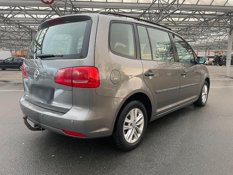 Gebraucht VW Touran 105 PS (77 kW) 2011 Braun Van / Kleinbus