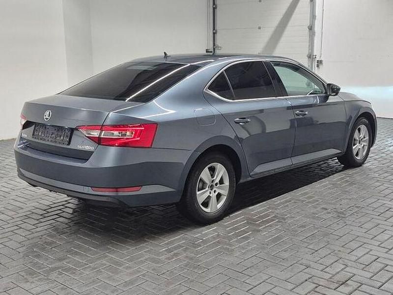 Gebraucht Skoda Superb 125 PS (91 kW) 2017 Quarzgraumet. Limousine
