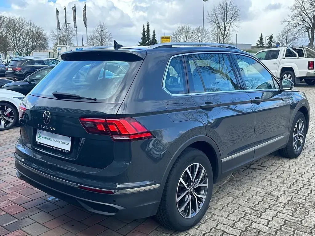 Gebraucht VW Tiguan Life 150 PS (110 kW) 2023 Grau SUV
