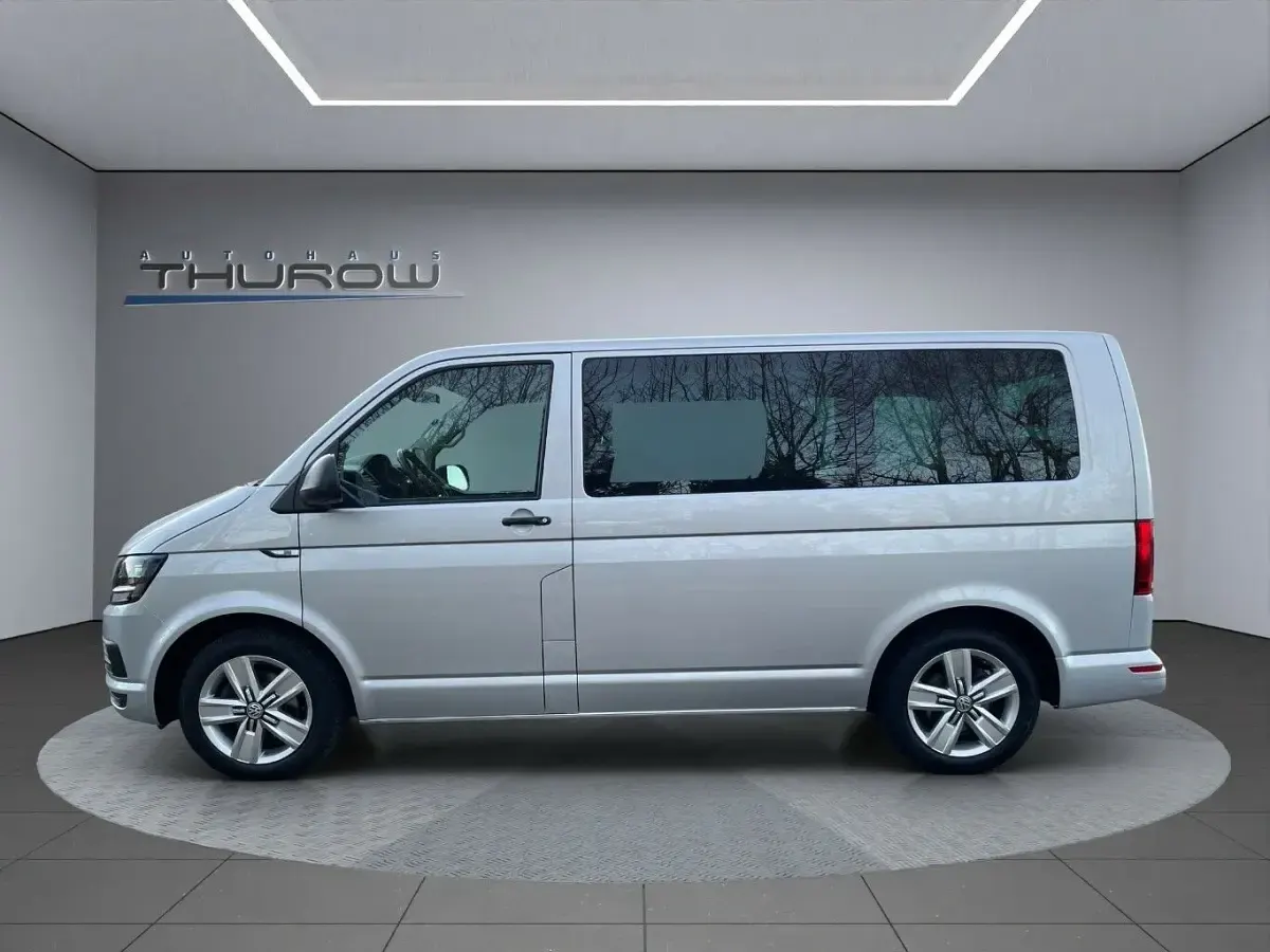 Usado VW Multivan Trendline 150 HP (110 kW) 2015 Prateado Monovolume
