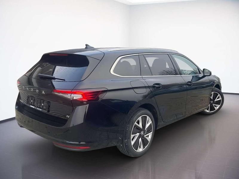 Gebraucht Skoda Superb Selection 150 PS (110 kW) 2025 Onyxschwarz Kombi