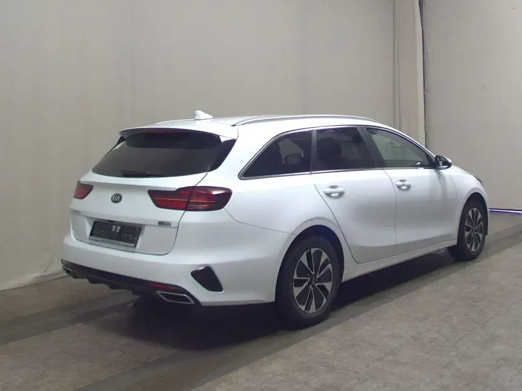 Gebraucht Kia Ceed Vision 141 PS (103 kW) 2021 Wd casa white s (metallic) Kleinwagen
