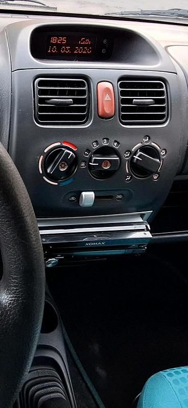 Gebraucht Opel Agila 75 PS (55 kW) 2004 Blau Van / Kleinbus