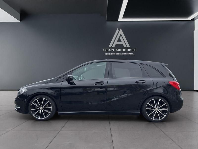 Gebraucht Mercedes B180 122 PS (89 kW) 2013 Schwarz Van / Kleinbus