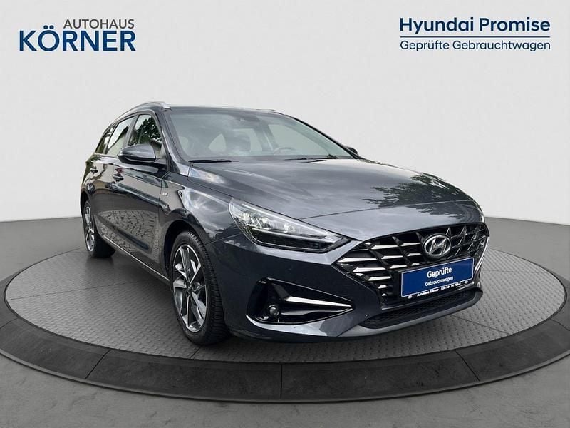 Grau Gebraucht 2023 Hyundai i30 Trend Kombi | 18.900 € (Fairer Preis) - Bild 1/4