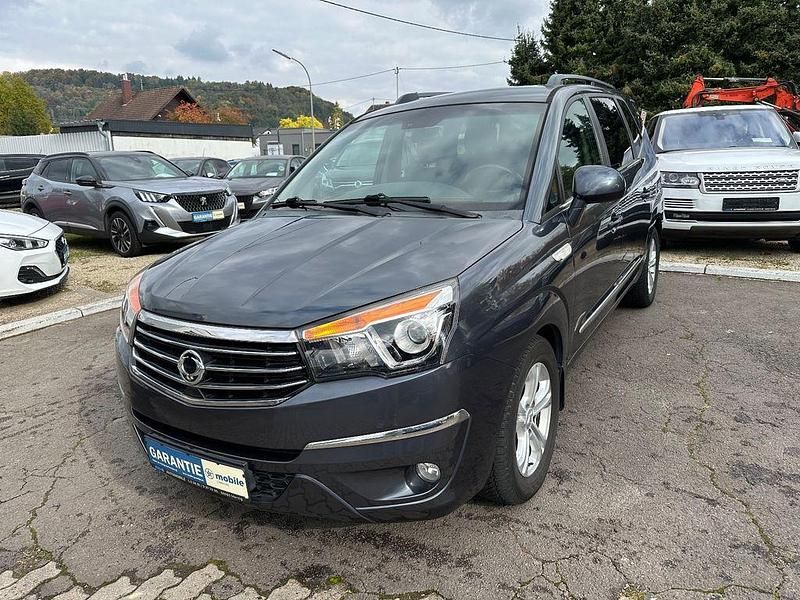 Grau Gebraucht 2018 Ssangyong (KGM) Rodius Sapphire Van / Kleinbus | 13.900 € - Bild 1/4