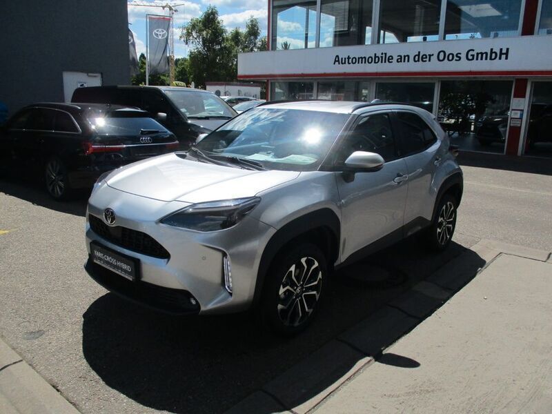 Silber Neu 2024 Toyota Yaris Cross Team SUV | 29.990 € - Bild 1/4