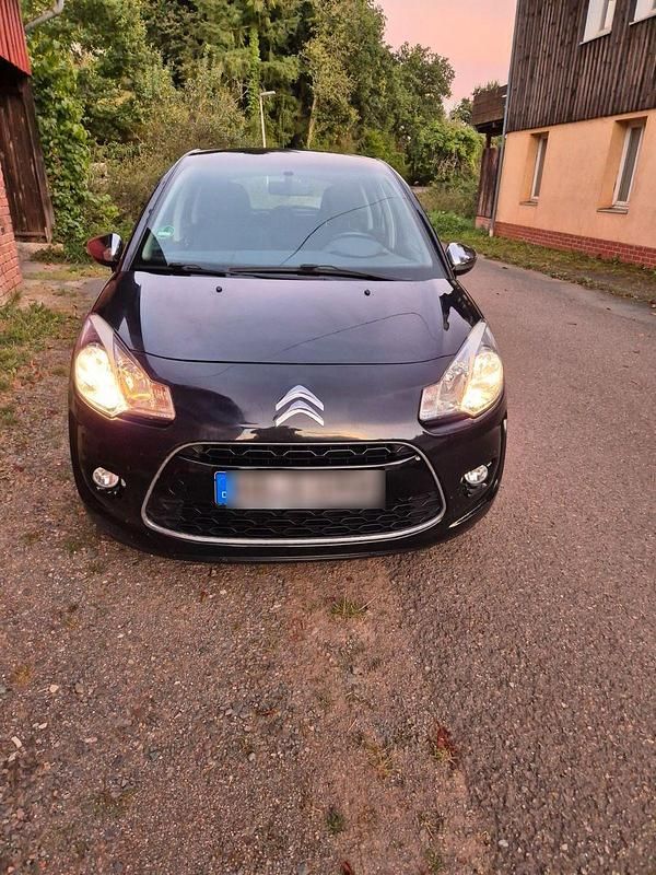 Schwarz Gebraucht 2012 Citroën C3 SELECTION Kleinwagen | 3.333 € (Guter Preis) - Bild 1/4