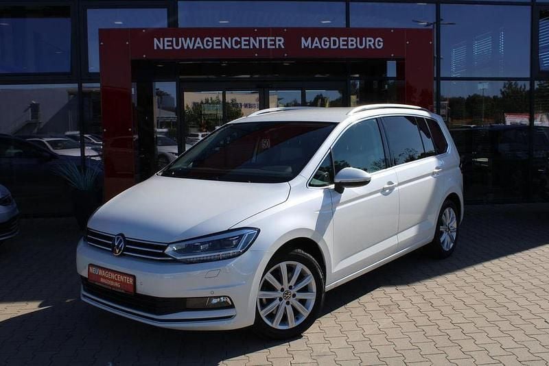 Gebraucht VW Touran Highline 150 PS (110 kW) 2024 Weiß Van / Kleinbus