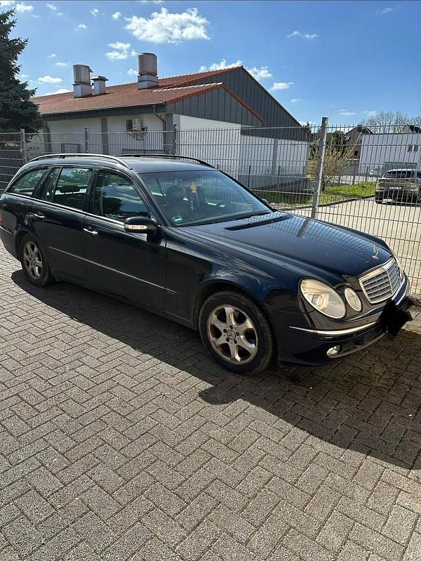 Second-hand Mercedes E270 177 CP (130 kW) 2004 Negru Break